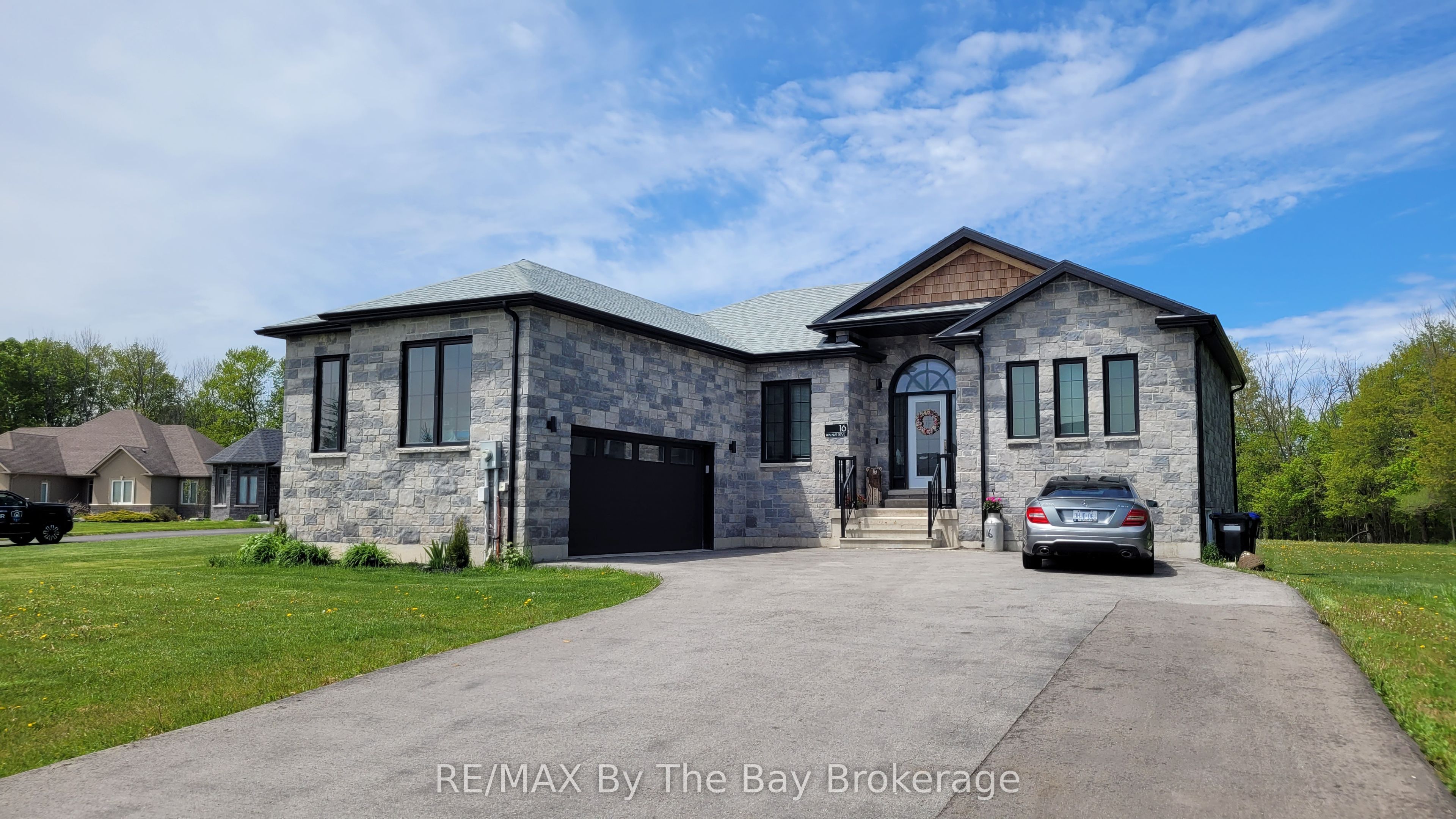 16 Walnut Drive, Wasaga Beach, ON, L9Z 0A9