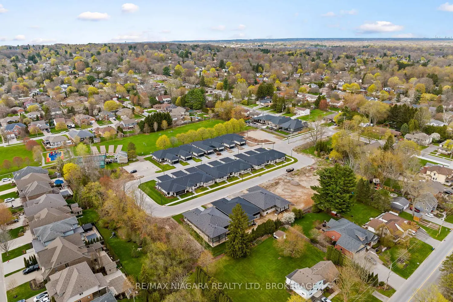 Additional image 11 of 17 Accursi Crescent