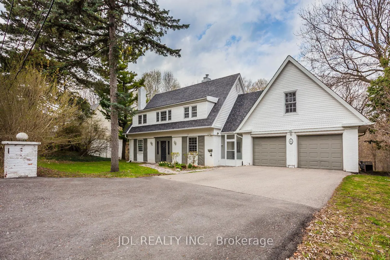 6 Farmingdale Road