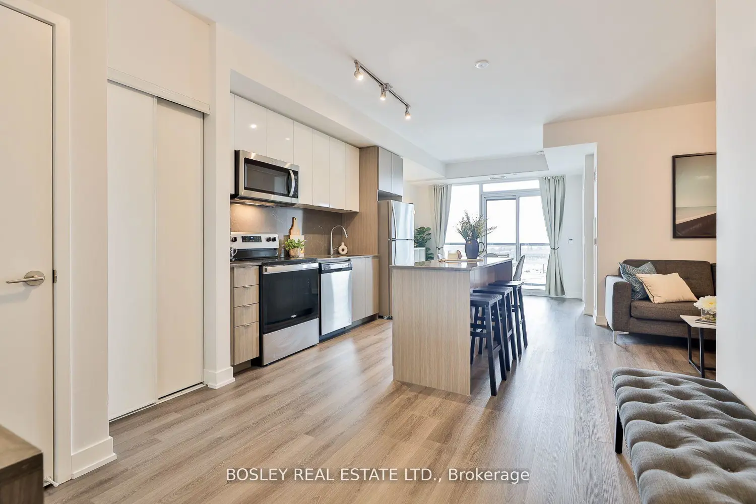 Additional image 3 of 859 The Queensway 612