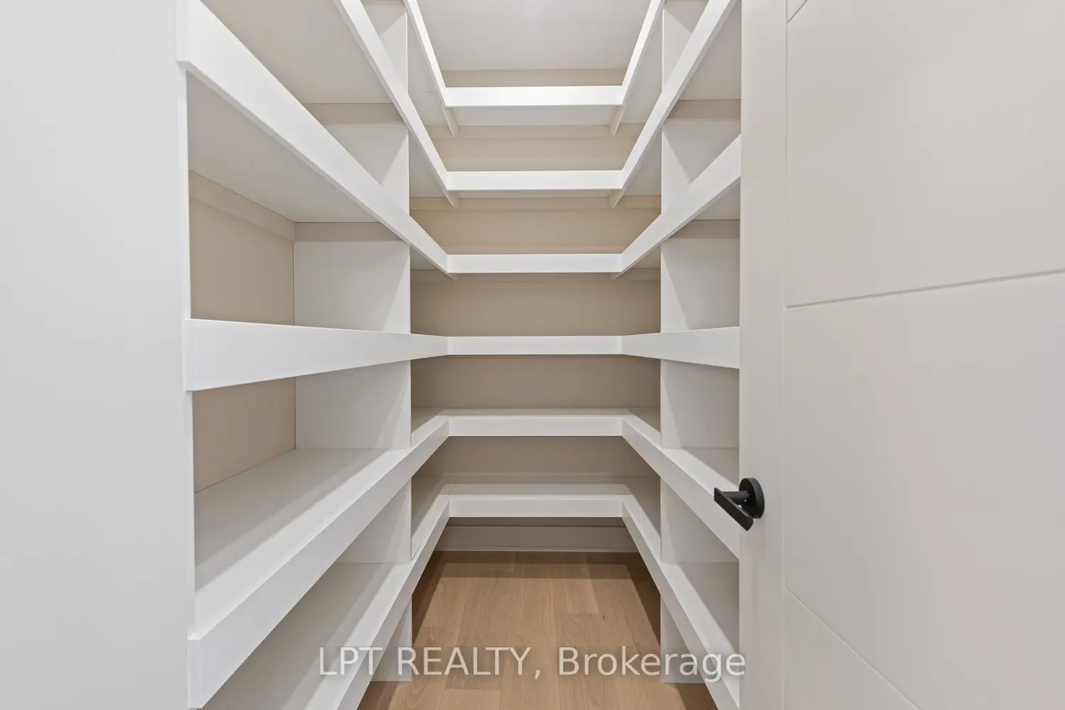 400 Ashbee Court photo 5