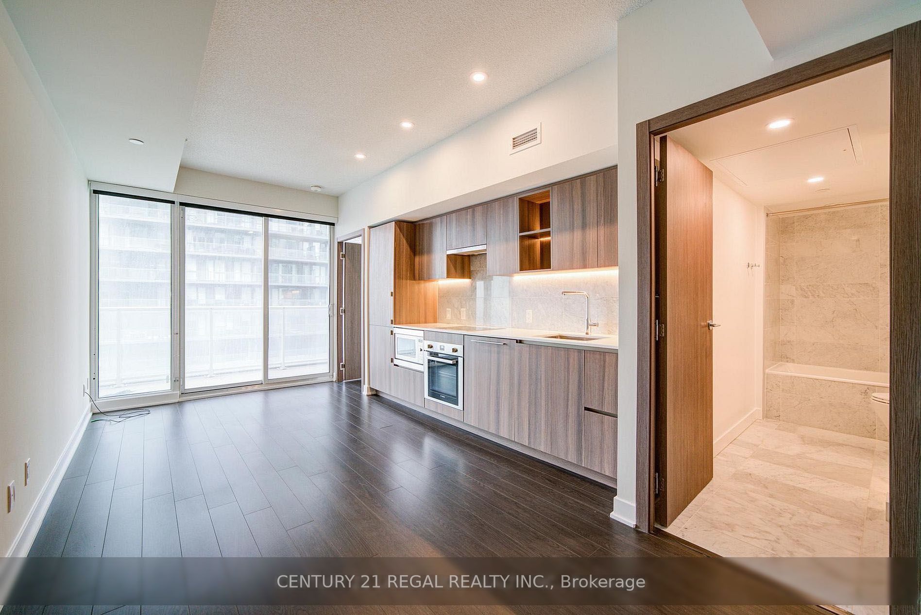 Additional image 3 of 2102-19 Bathurst Street, Toronto, ON, M5V 0N2