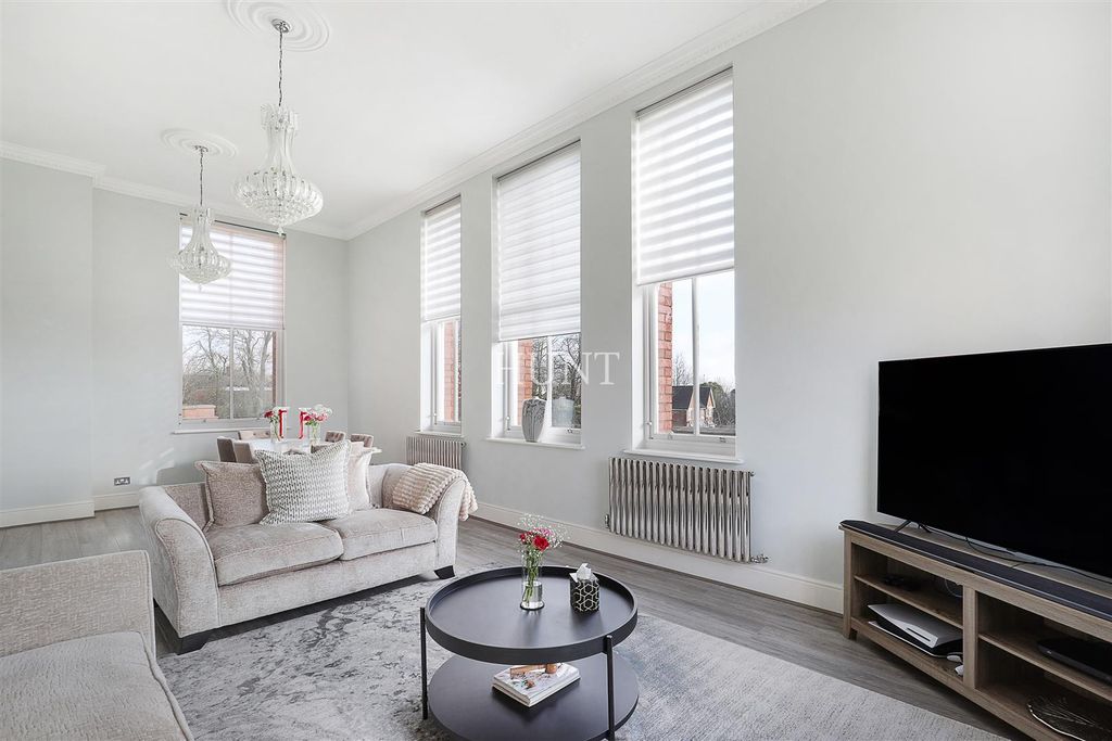 Additional image 4 of 2 bed flat to rentBrandesbury Square, Repton Park, Woodford Green, Essex IG8