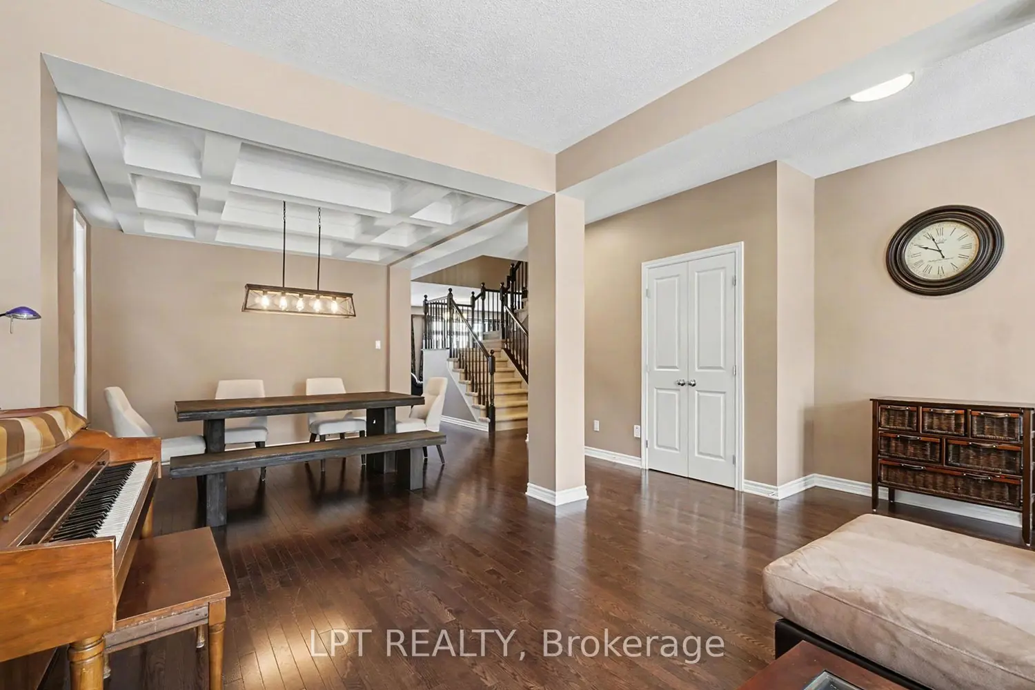 269 Gracewood Crescent photo 2