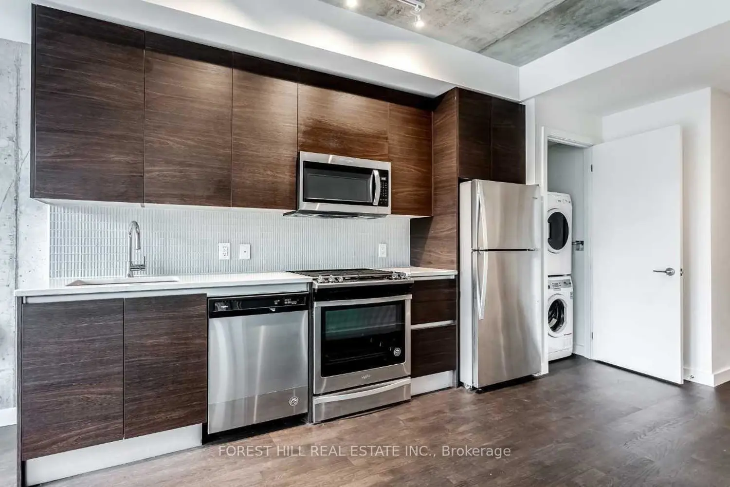 Additional image 8 of 246 Logan Avenue 212