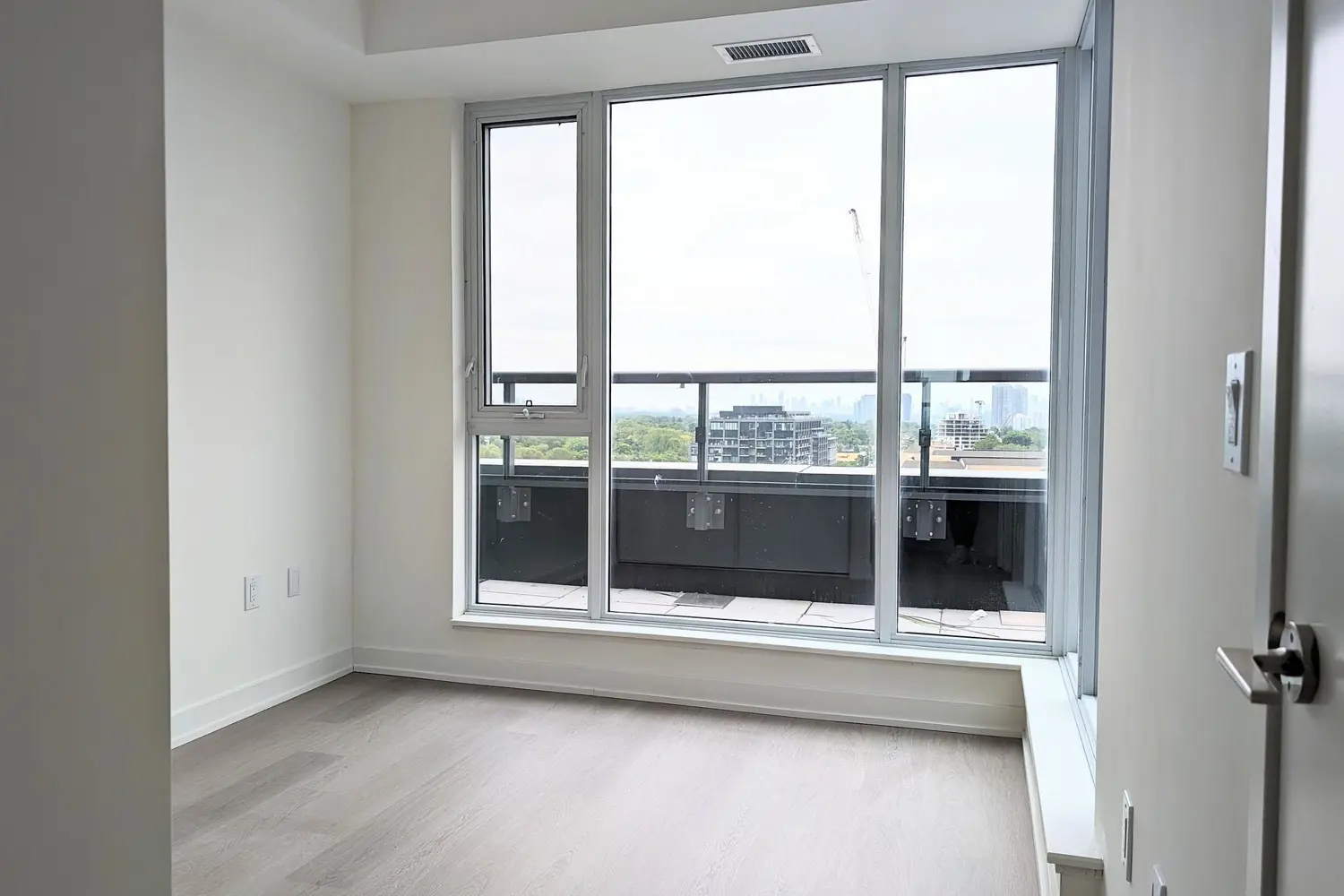 Additional image 9 of 859 The Queensway 910
