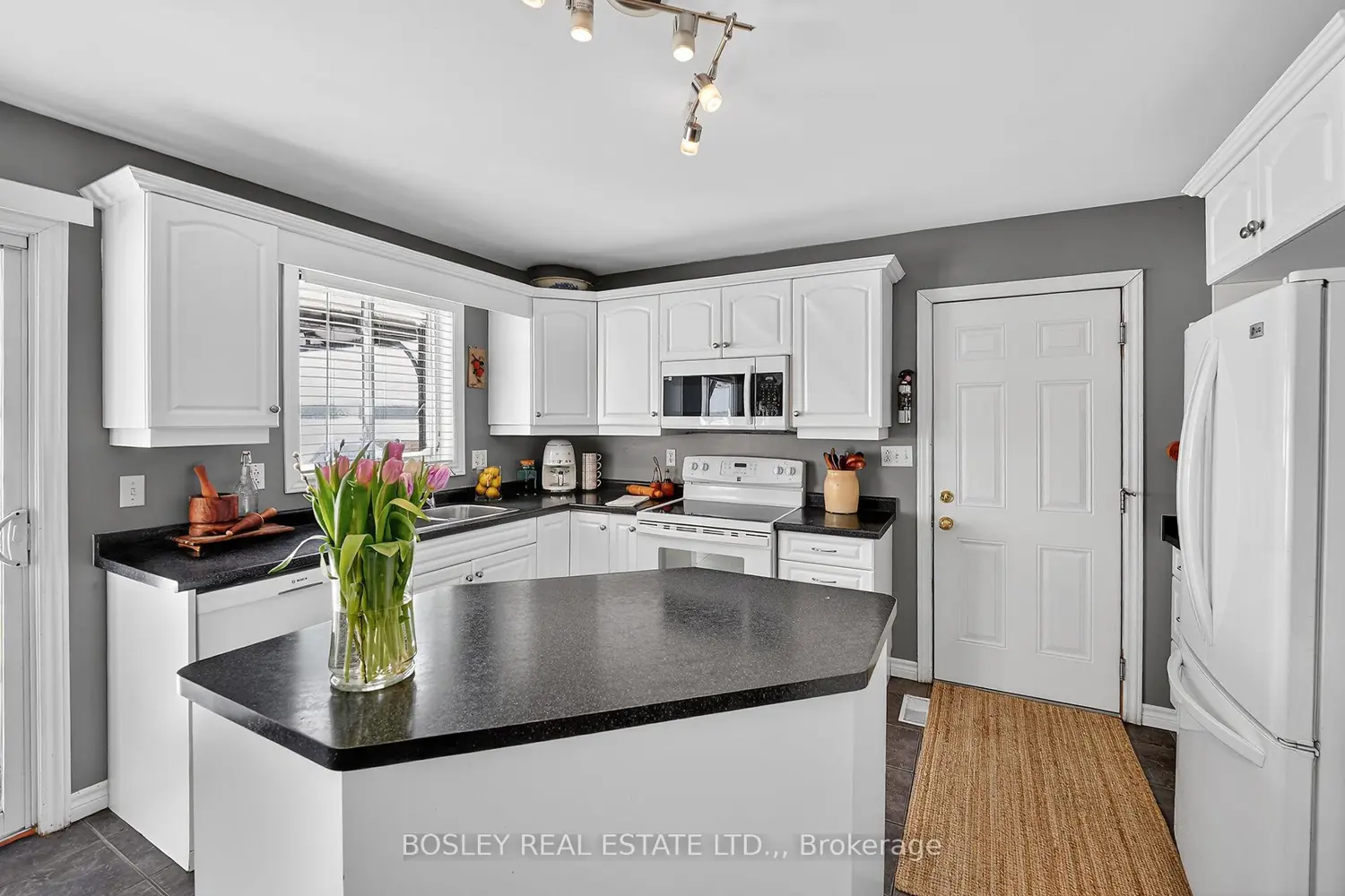 910 Holloway Bay Road