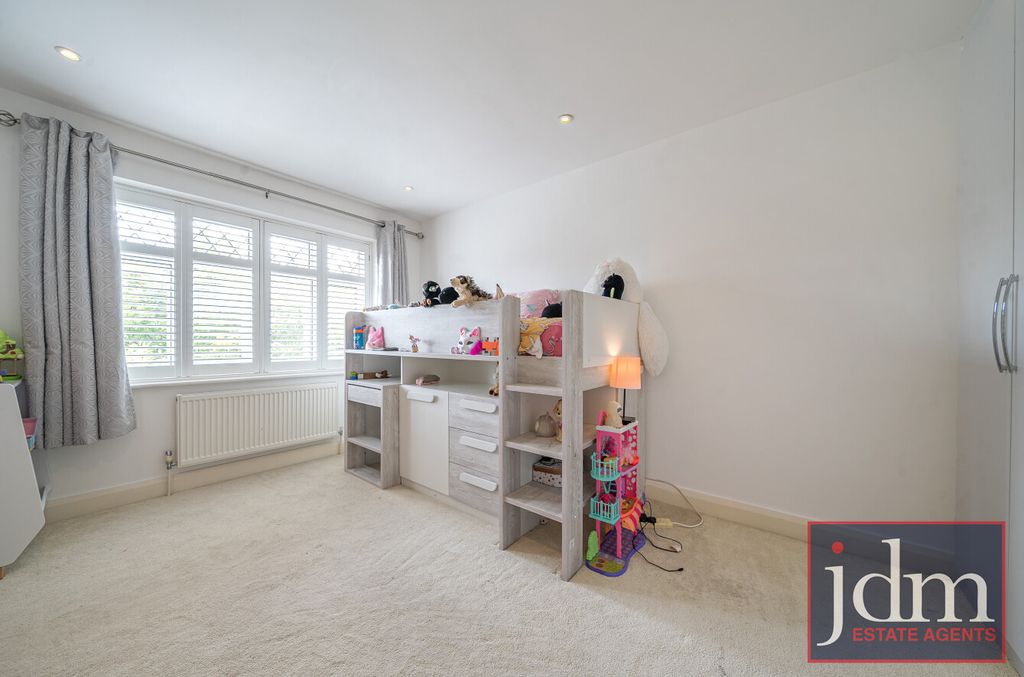 Additional image 14 of 5 bed detached house to rentClarendon Way, Chislehurst BR7