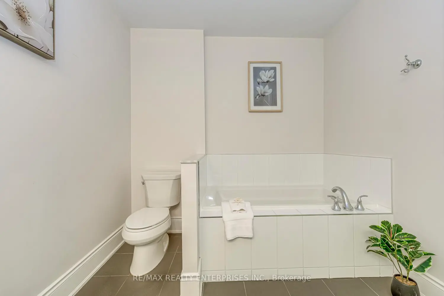 Additional image 11 of 128 Garden Drive 202