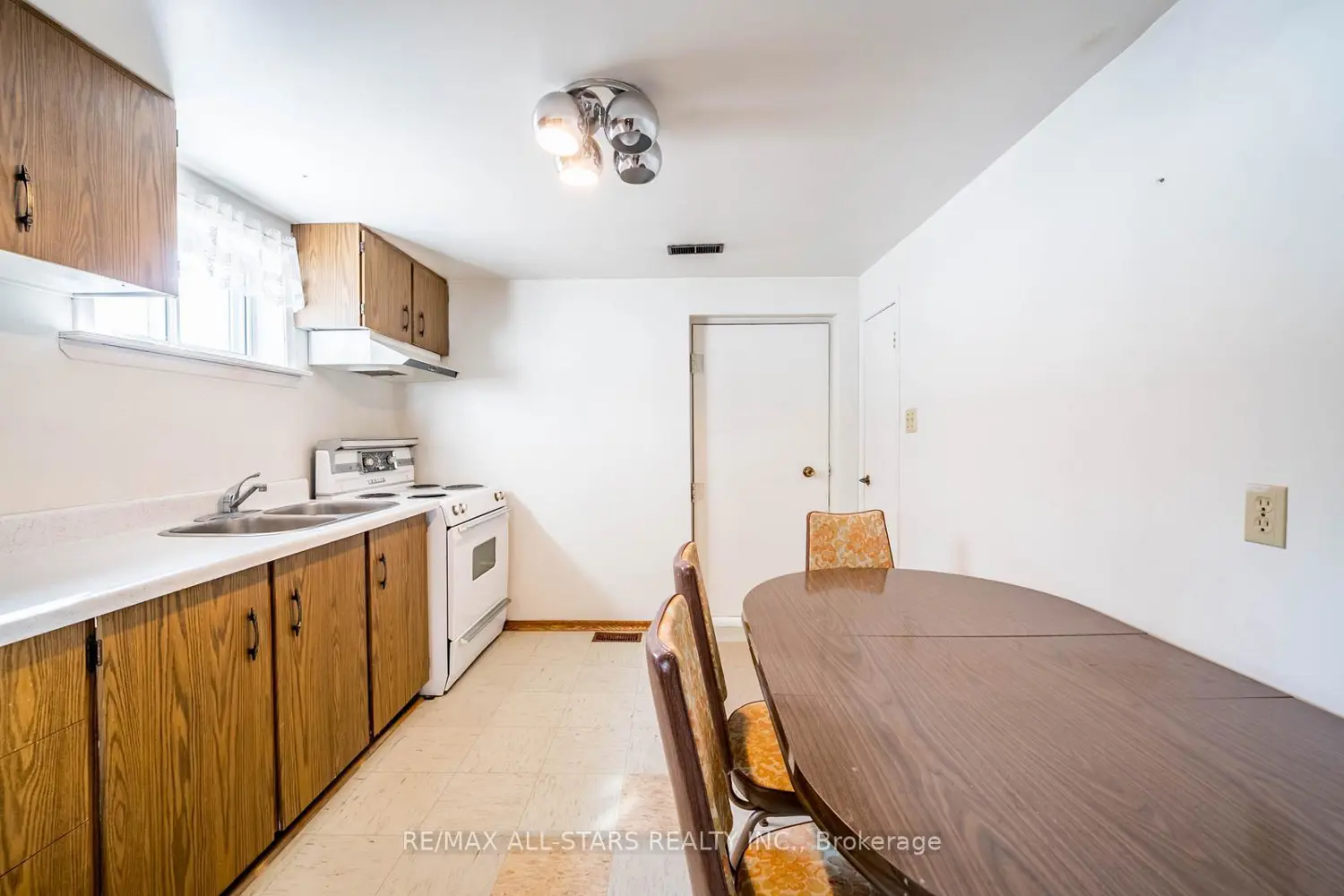 Additional image 16 of 394 Osiris Drive