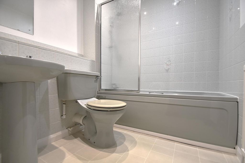 Additional image 5 of 2 bed flat to rent47 Victoria Avenue, Shanklin PO37