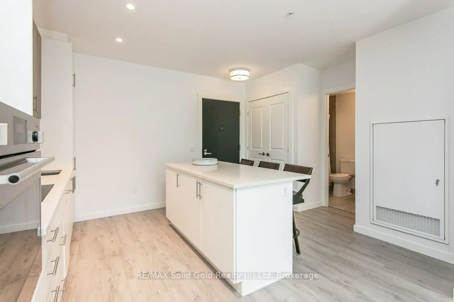 181 King Street 1010 photo 4
