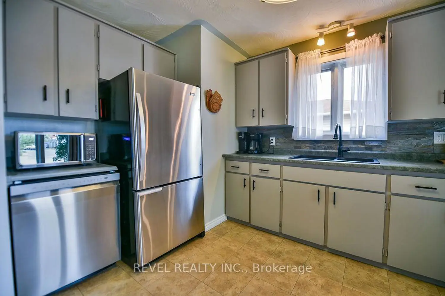 Additional image 4 of 100 Brock Avenue