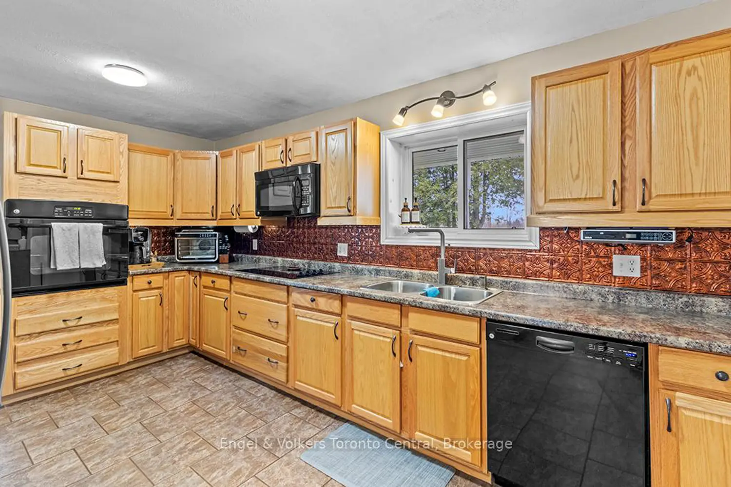 Additional image 5 of 122459 Grey Road 5