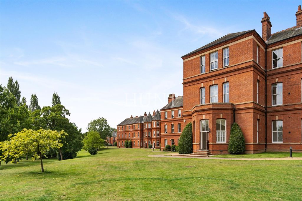 Additional image 19 of 2 bed flat to rentBrandesbury Square, Repton Park, Woodford Green, Essex IG8