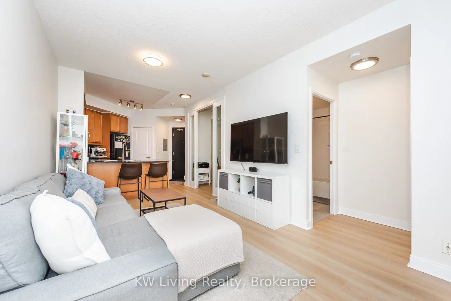 Additional image 13 of 90 Absolute Avenue 1604