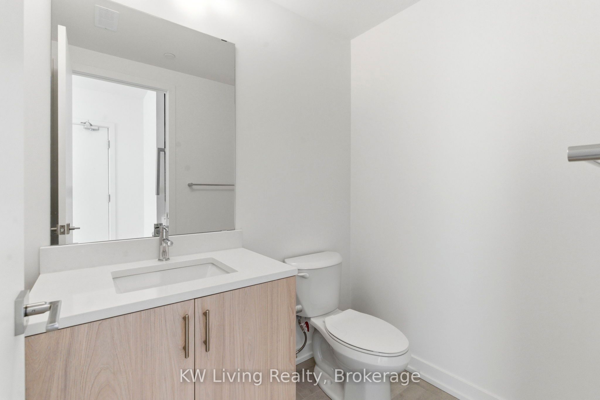 Additional image 5 of E301-7 Red Squirrel Lane, Richmond Hill, ON, L4S 0P5