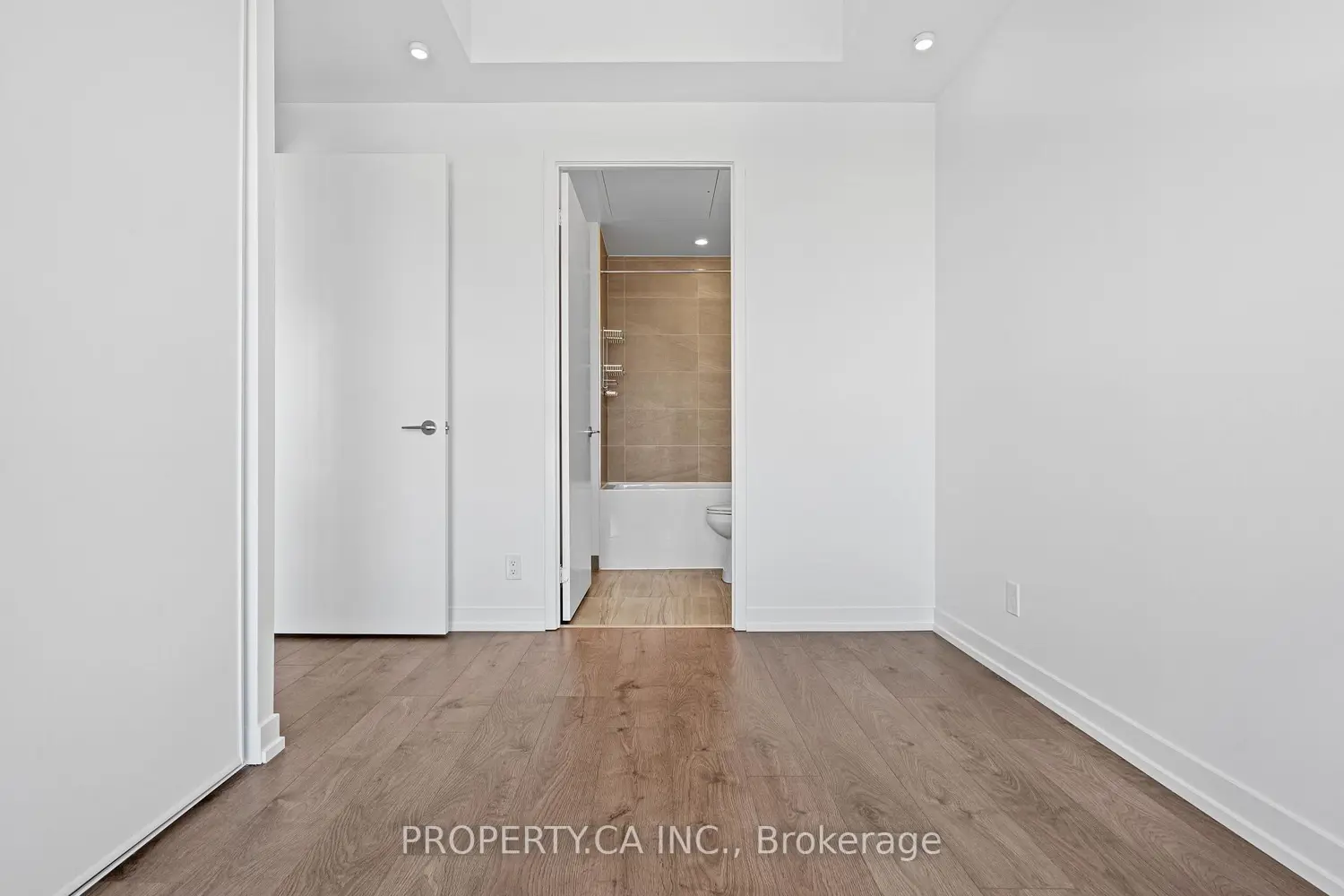 Additional image 11 of 950 Portage Parkway 4915