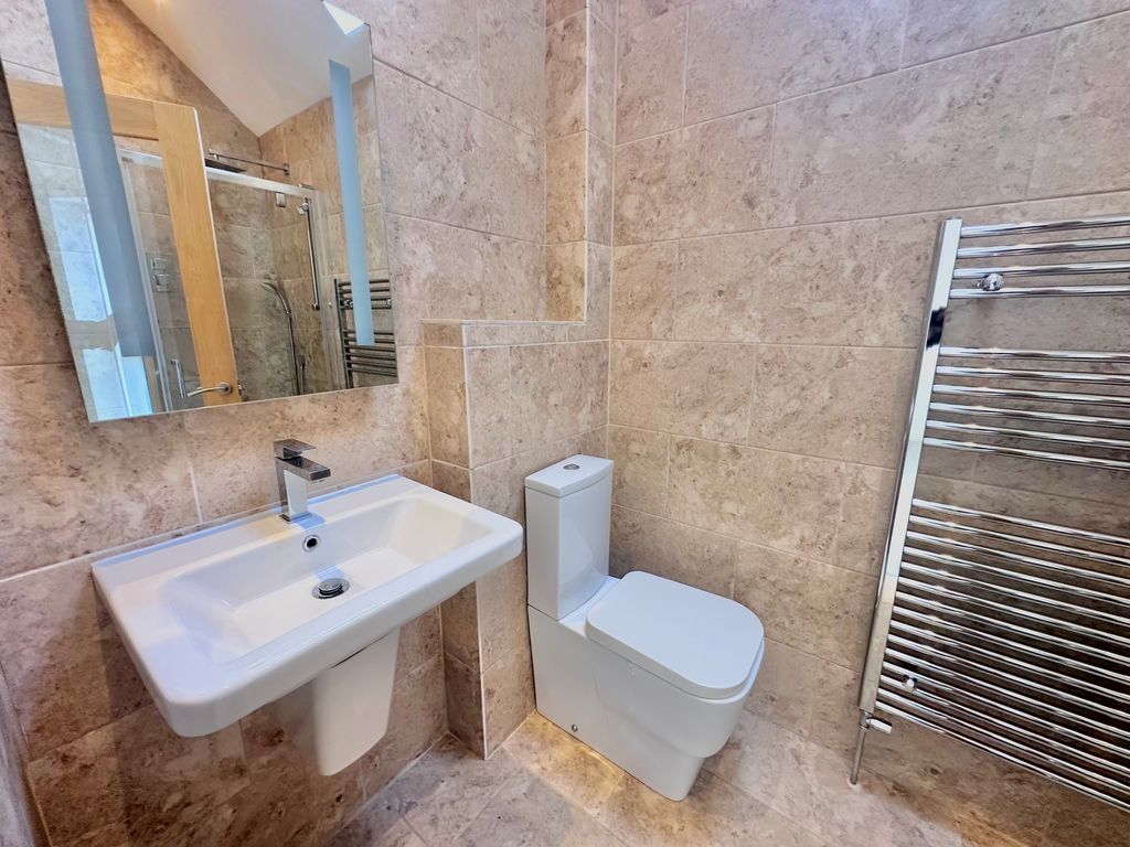 Additional image 20 of 4 bed detached house to rentBuntingbridge Road, Ilford IG2