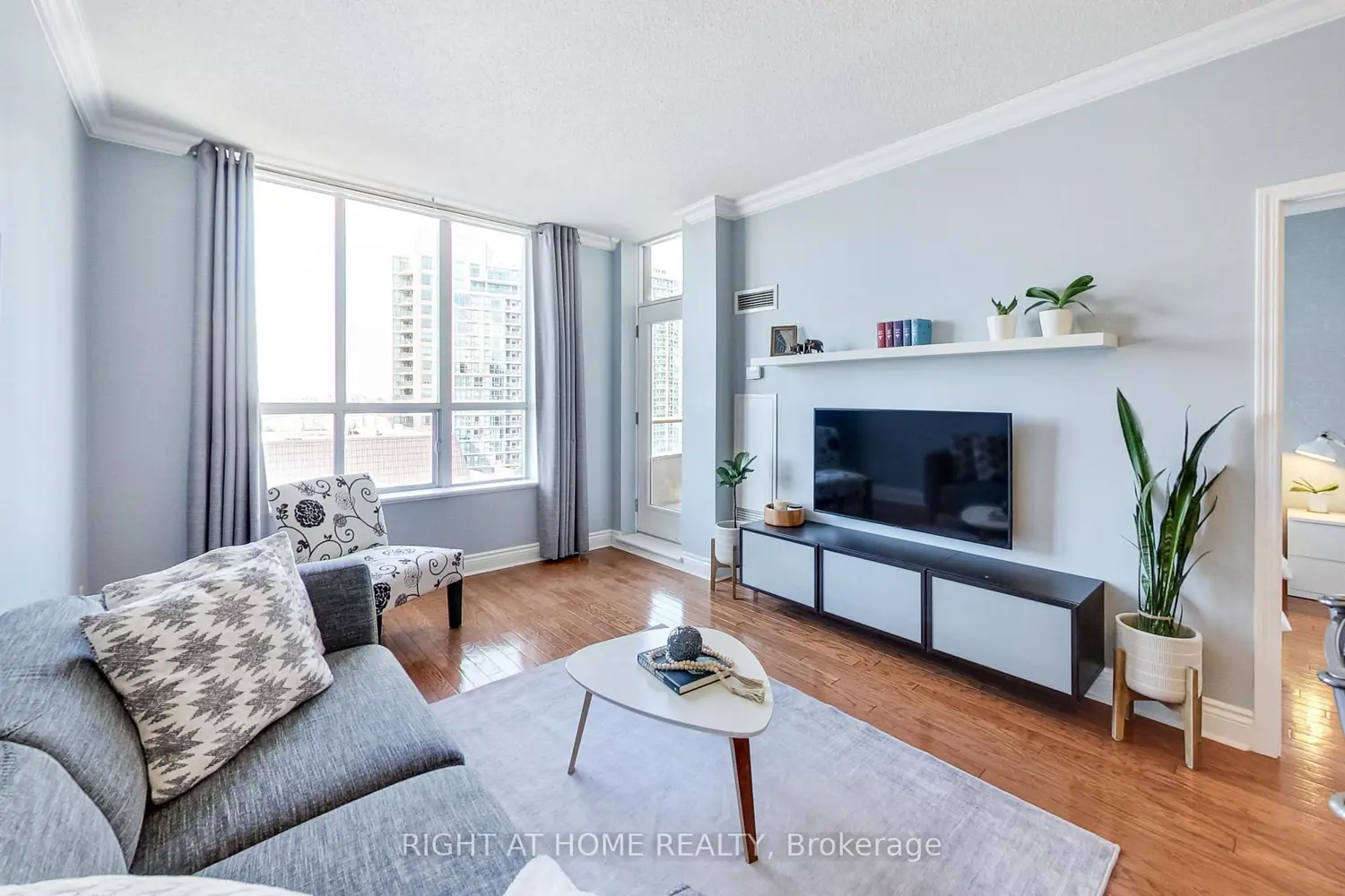 55 Harrison Garden Boulevard Ph6
