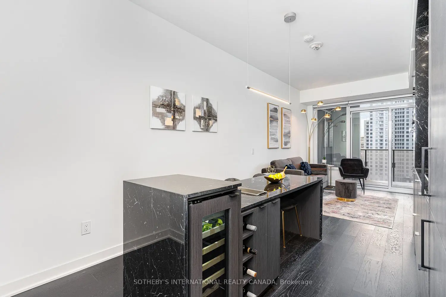 Additional image 9 of 11 Yorkville Avenue 1111