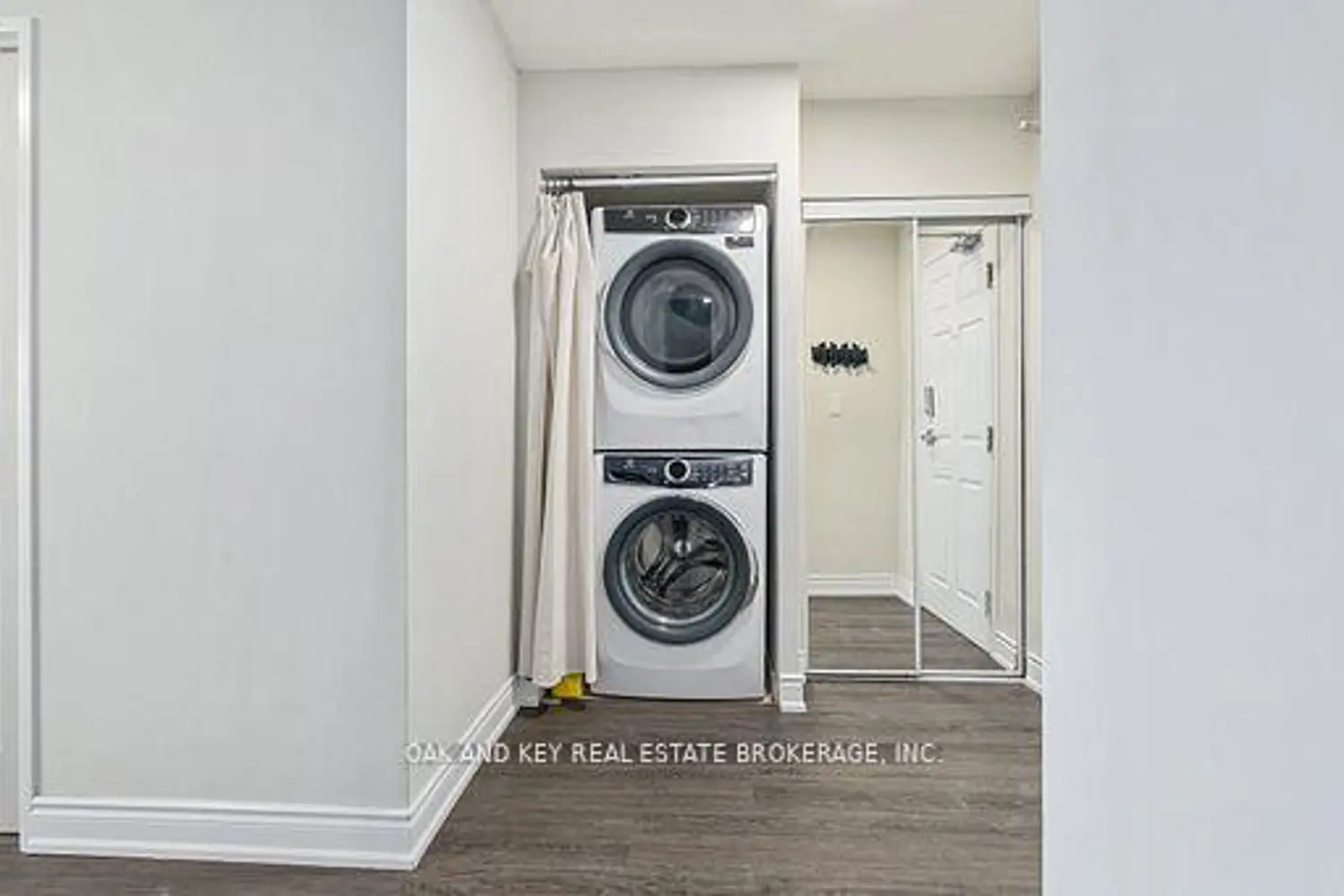 Additional image 3 of 245 Davisville Avenue 613