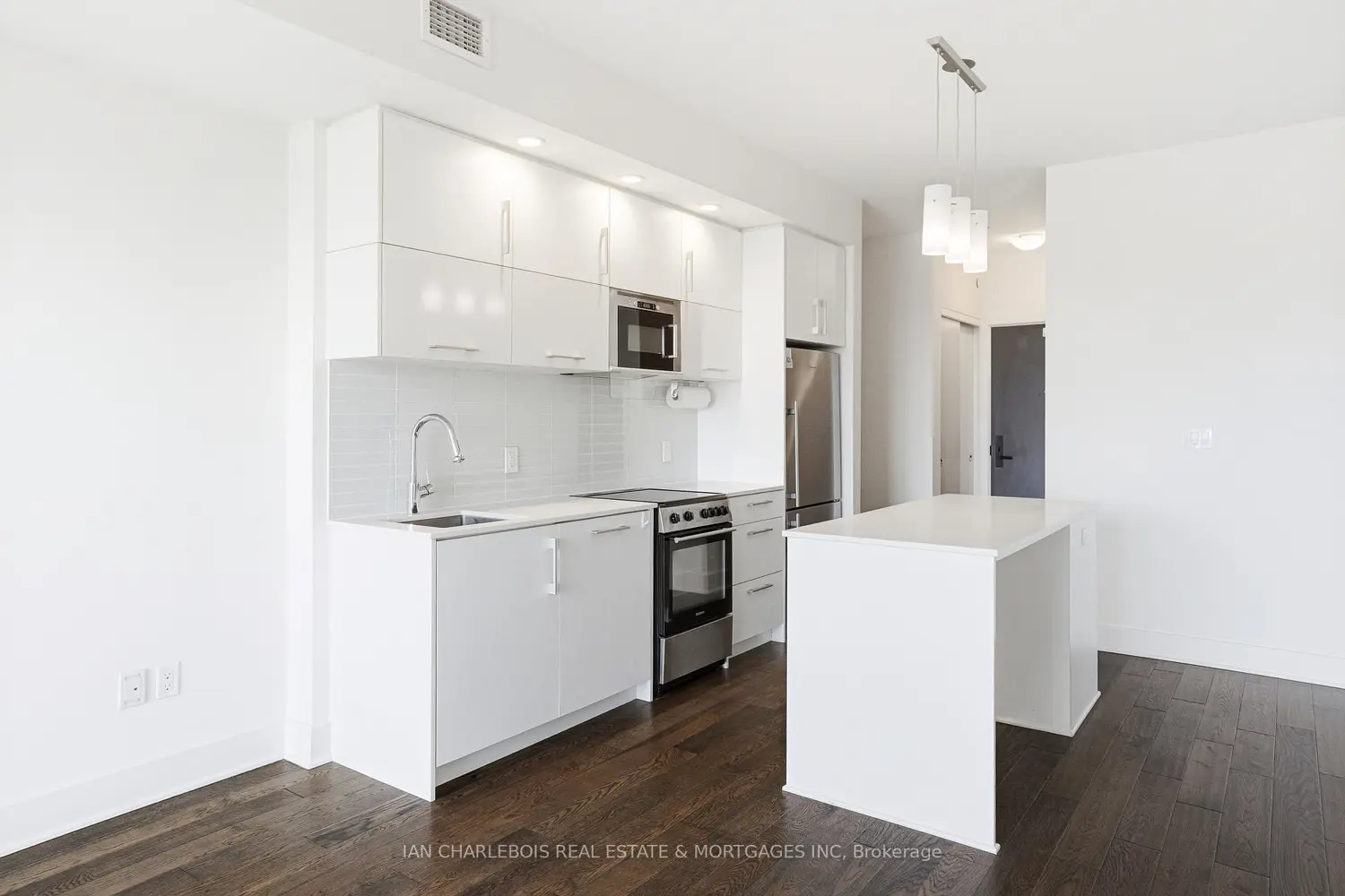 Additional image 7 of 255 Bay Street 1701