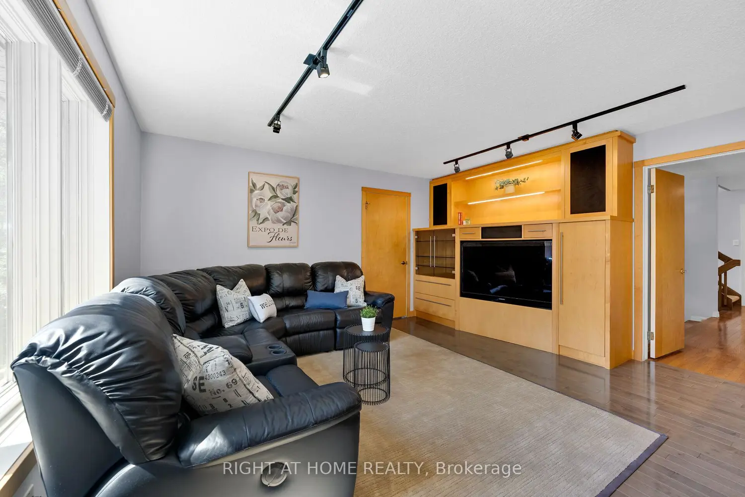 33 Walnut Drive photo 5