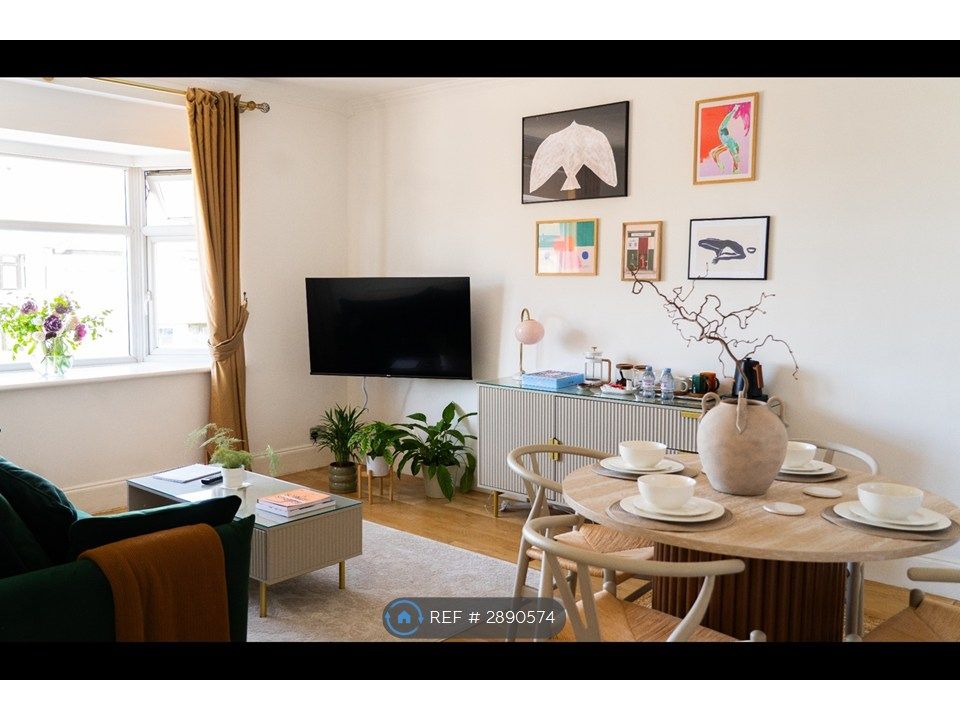 2 bed flat to rentStation Lane, Hornchurch RM12