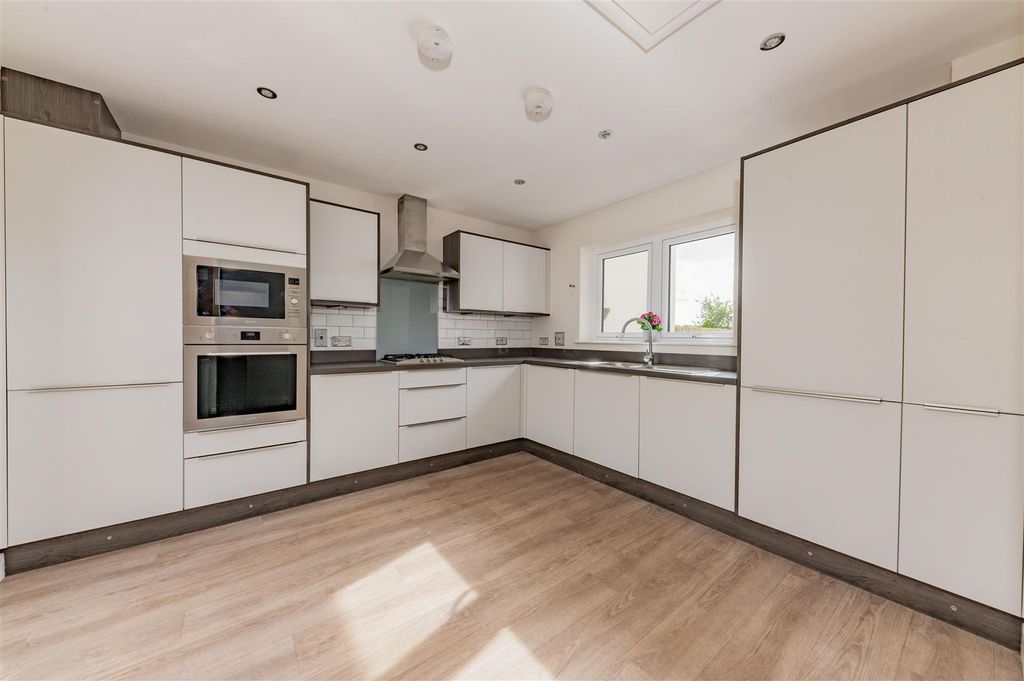 Additional image 4 of 3 bed terraced house to rentGrayfaulds Road, Dundee DD2