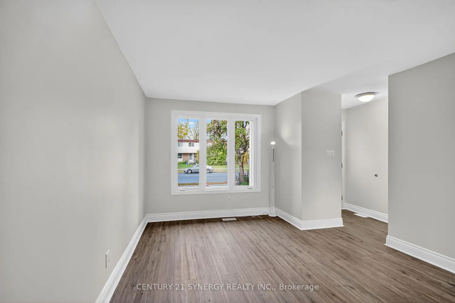 928 Meadowlands Drive photo 5
