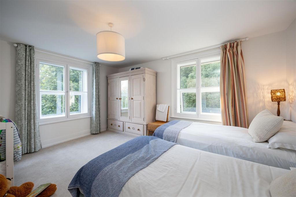 Additional image 9 of 4 bed detached house to rentSummers Lane, Totland Bay PO39