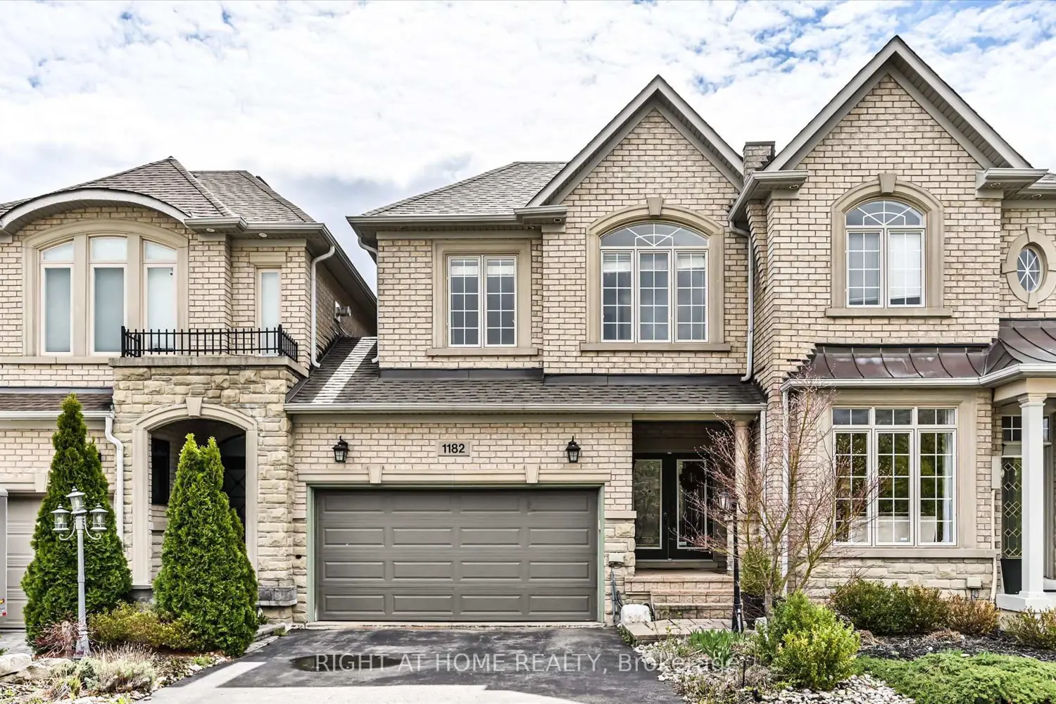 1182 Woodington Lane