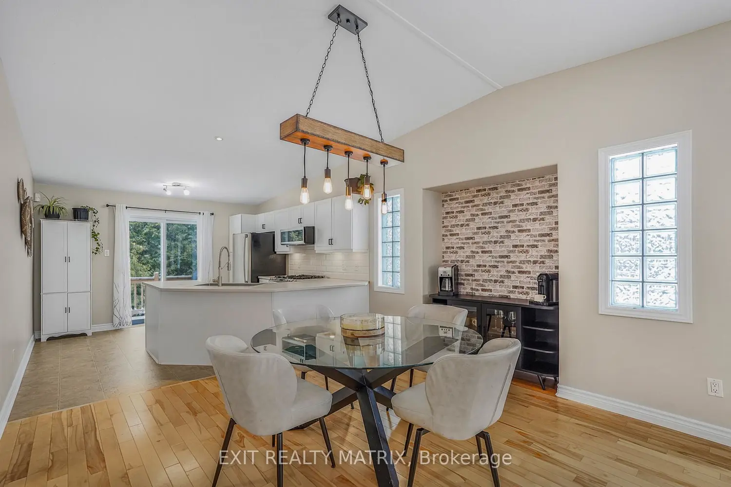 Additional image 6 of 403 Centenaire Street