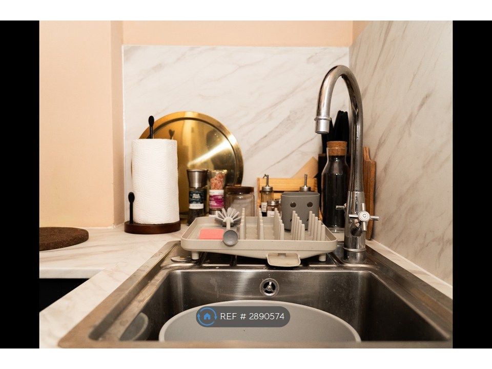 Additional image 5 of 2 bed flat to rentStation Lane, Hornchurch RM12