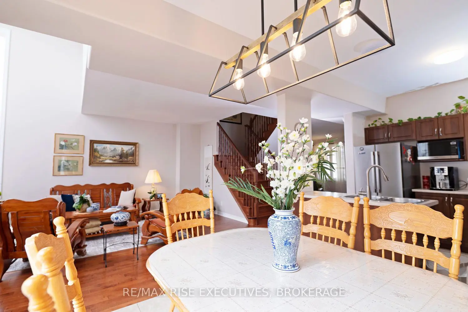 Additional image 8 of 1405 Crossfield Avenue