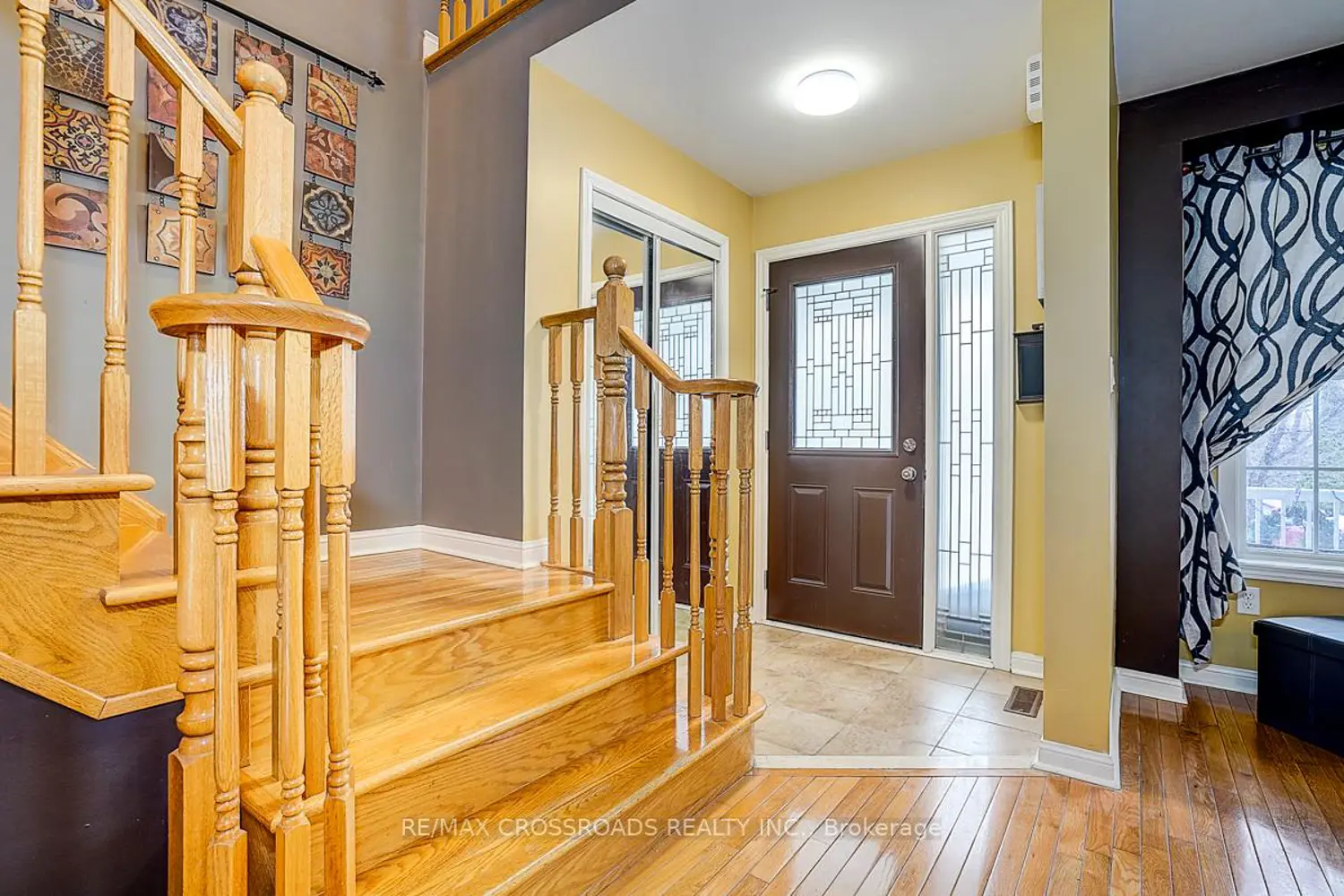 597 Caverhill Crescent photo 3