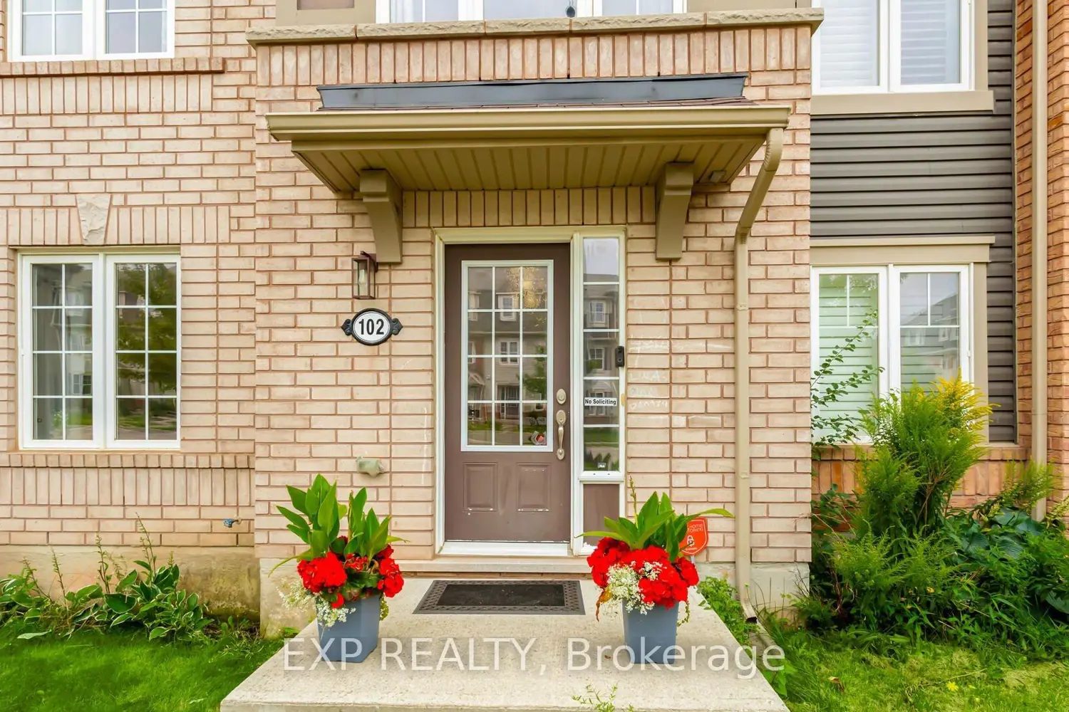 102 Bleasdale Avenue photo 2