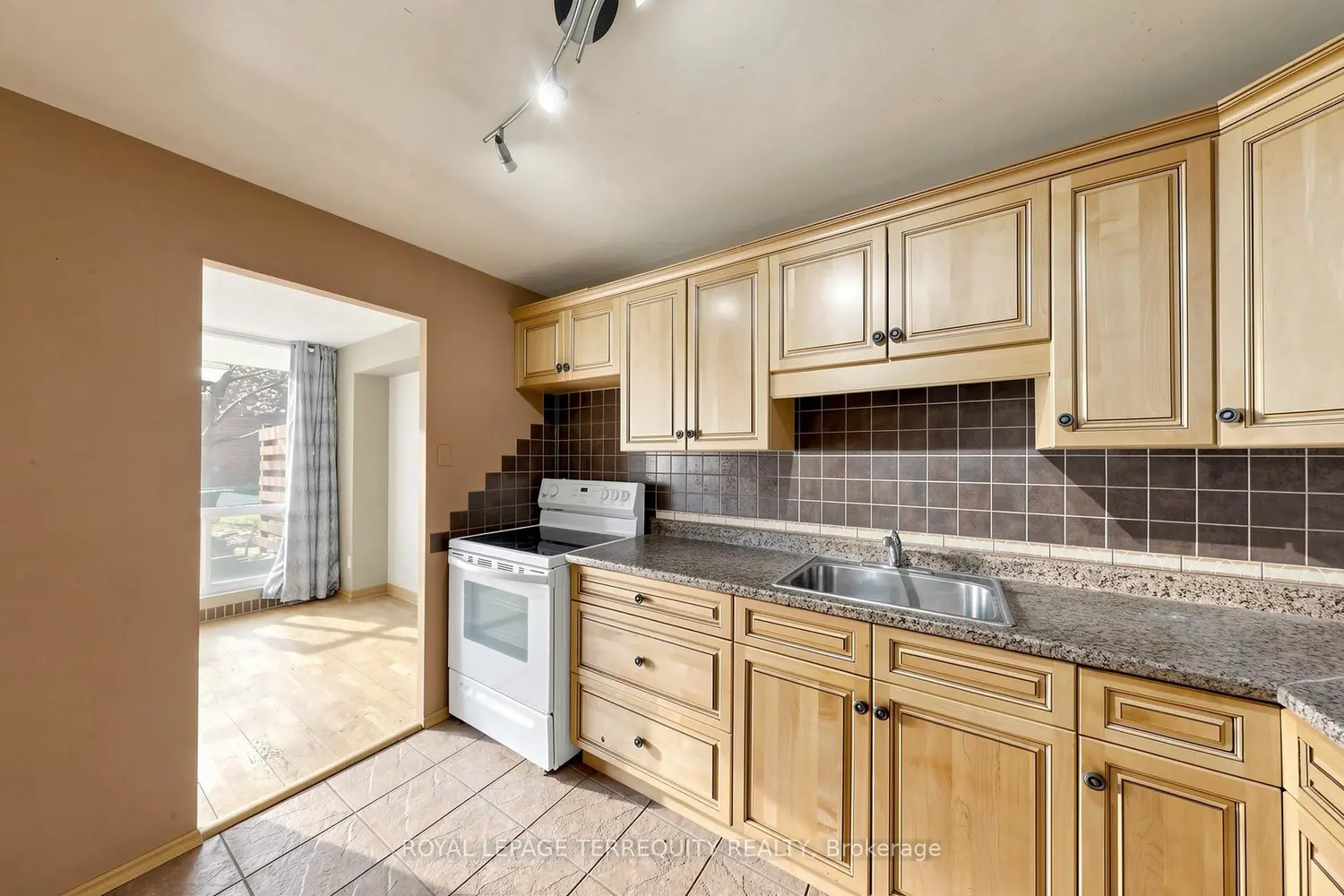 Additional image 13 of 30 Sunrise Avenue 103
