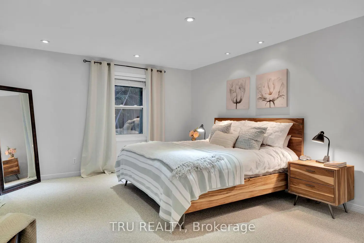 2529 Marshwood Road photo 5