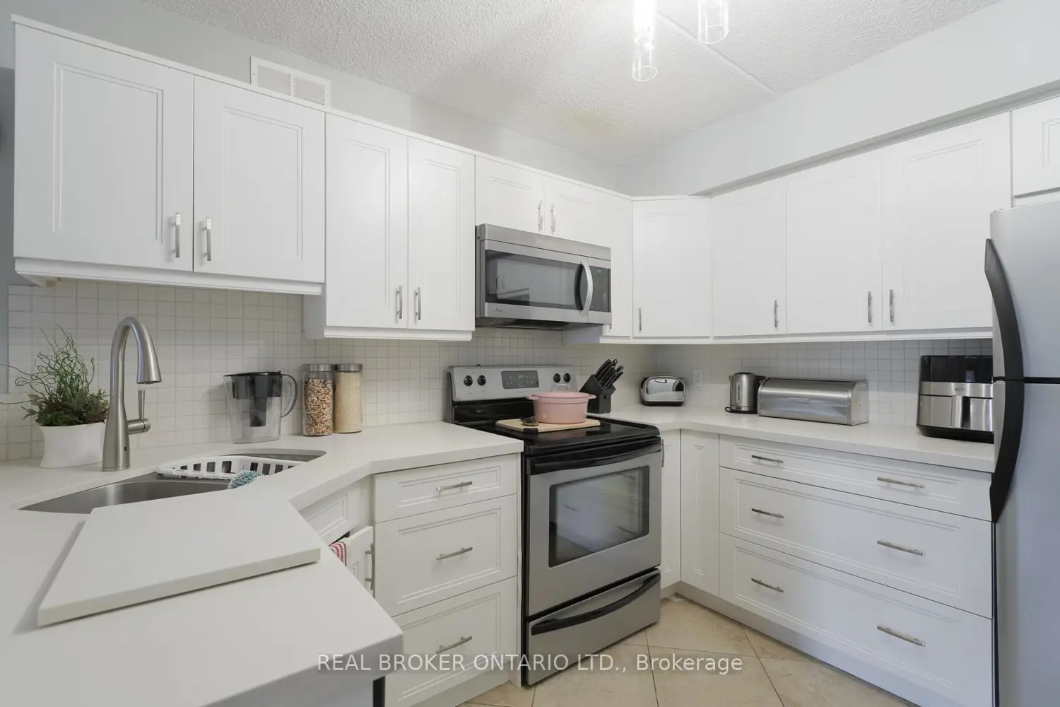 Additional image 4 of 2040 Cleaver Avenue 218