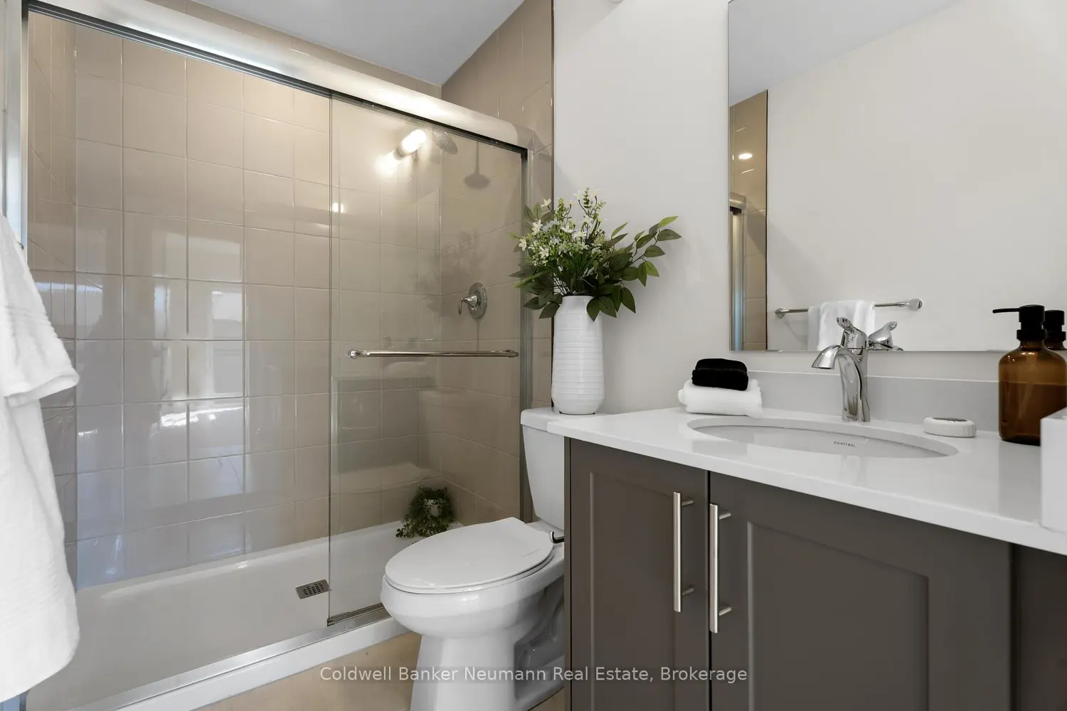 Additional image 15 of 940 St David Street 51