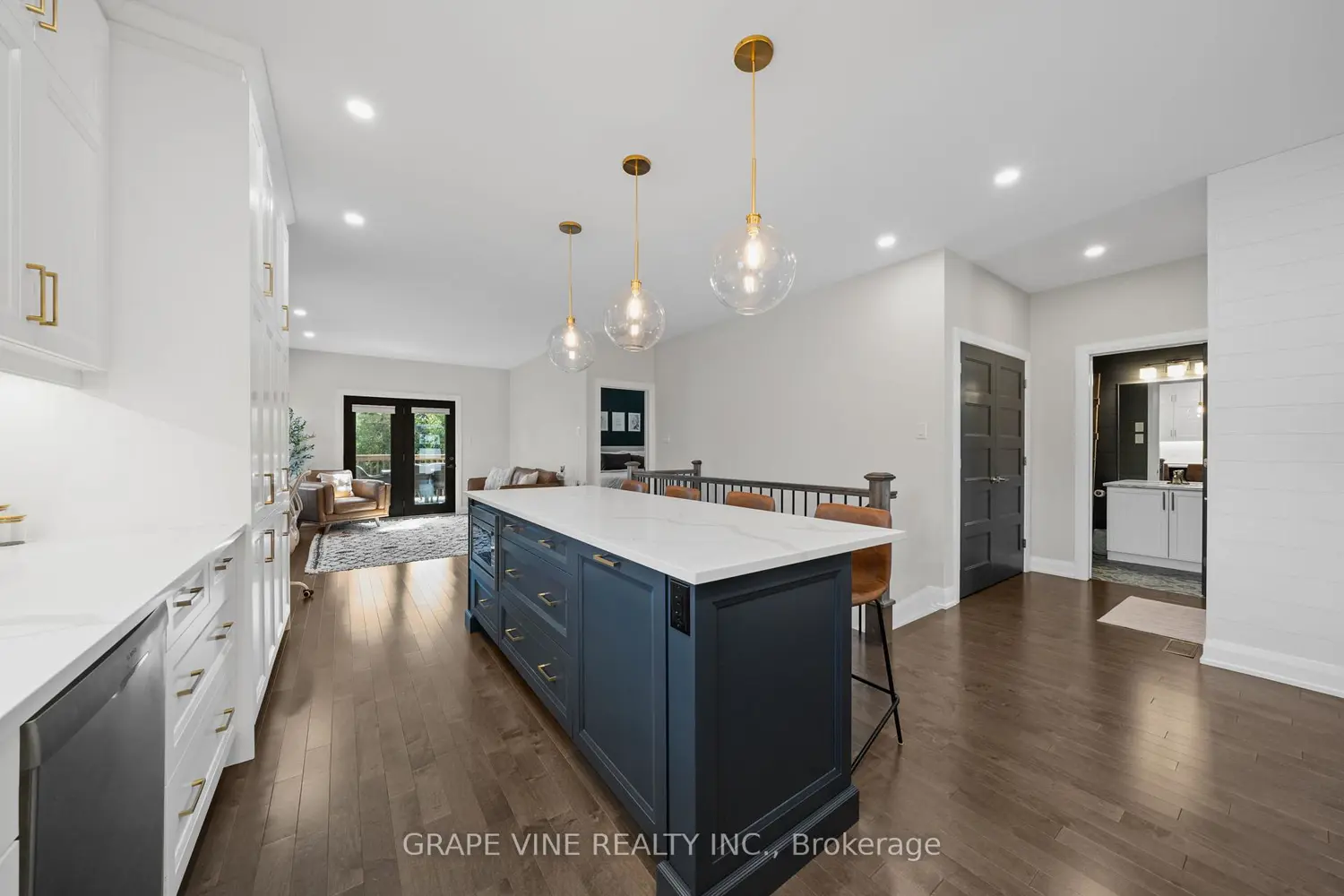 601 Meadowridge Circle photo 4