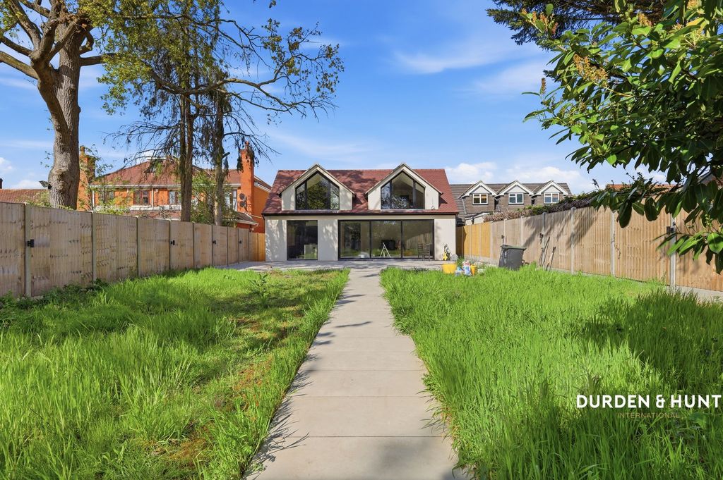 Additional image 19 of 4 bed detached bungalow to rentTomswood Road, Chigwell IG7