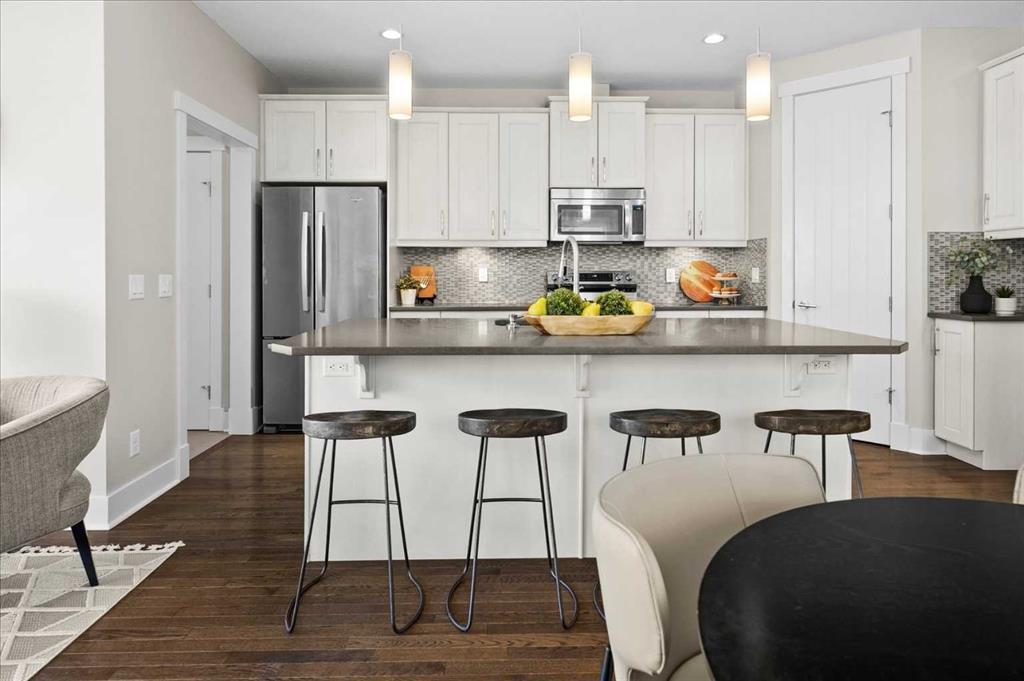 Additional image 3 of 2330 25 Avenue NW, Calgary, AB, T2M 2C3