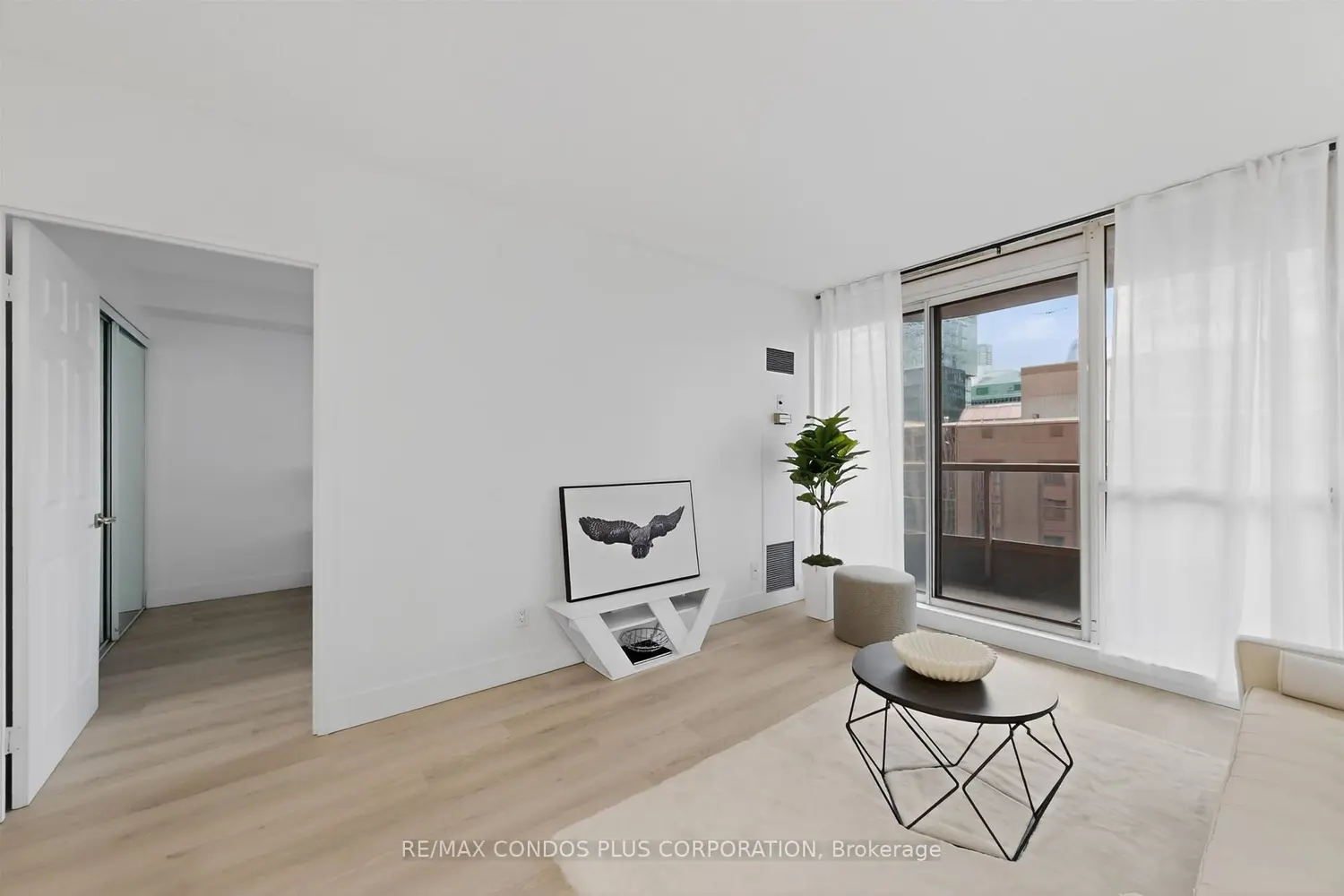 Additional image 11 of 736 Bay Street 1601