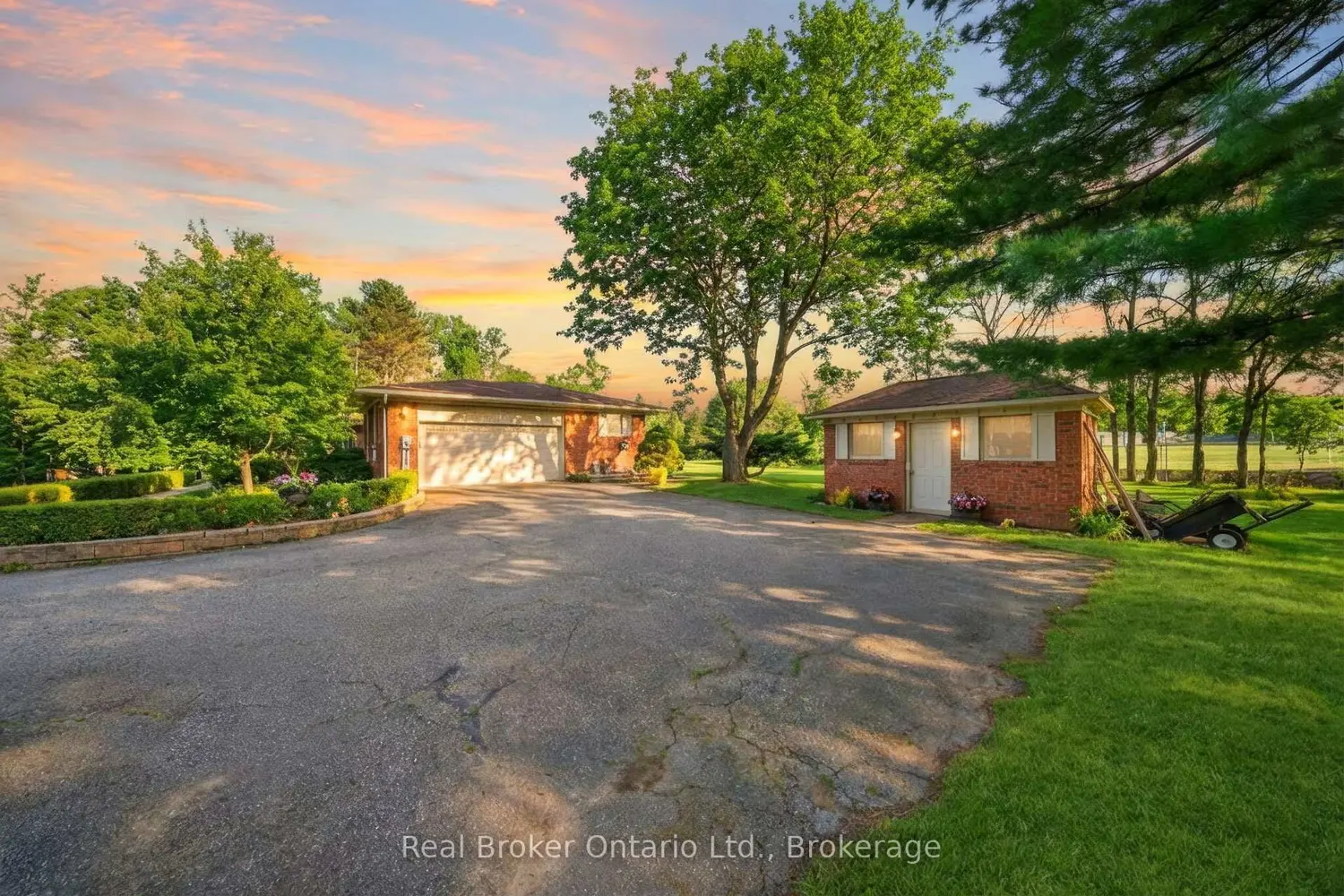 3 Meadowbrook Court photo 5