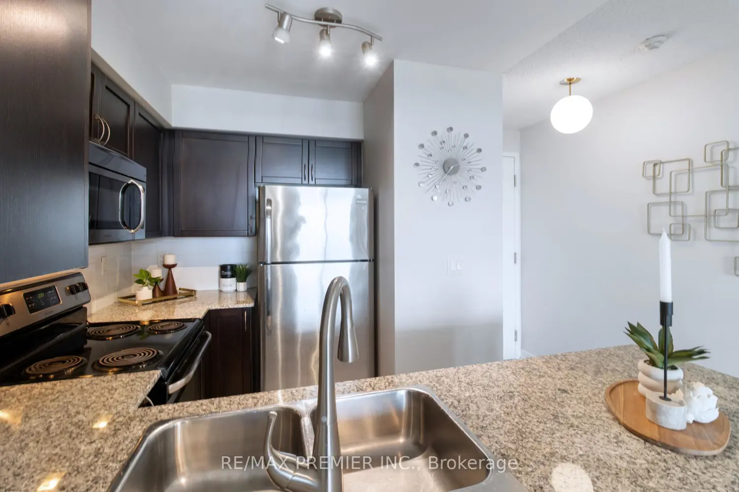 Additional image 8 of 812 Lansdowne Avenue 1011