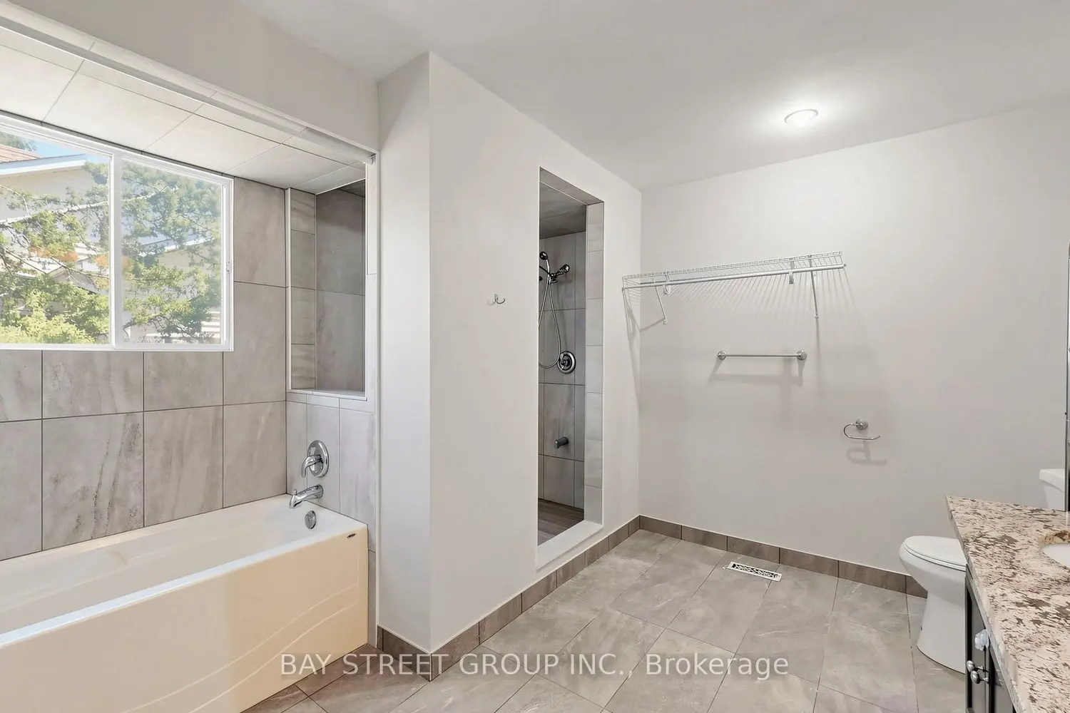Additional image 9 of 985 Linden Street