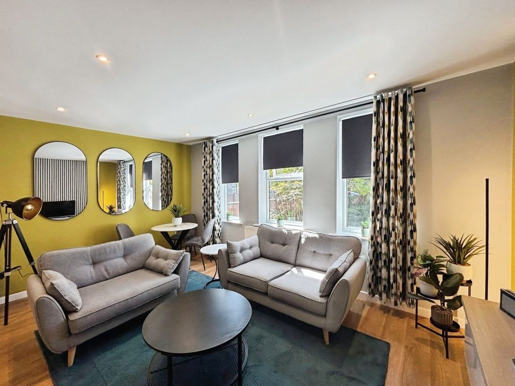 2 bed flat to rentWilbraham Road, Manchester M14